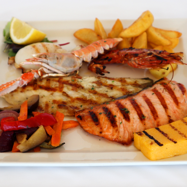 Gemischter Fisch vom Grill