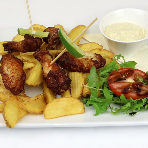 Chicken wings mit Pommes frites
