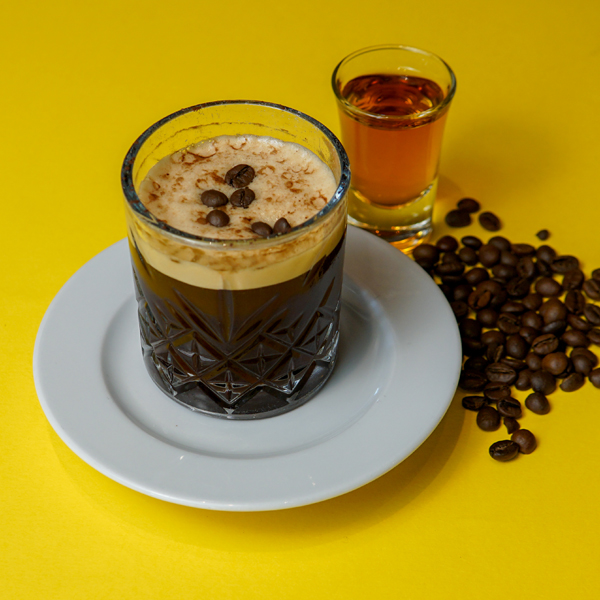 Shakerato-Kaffee mit Likör